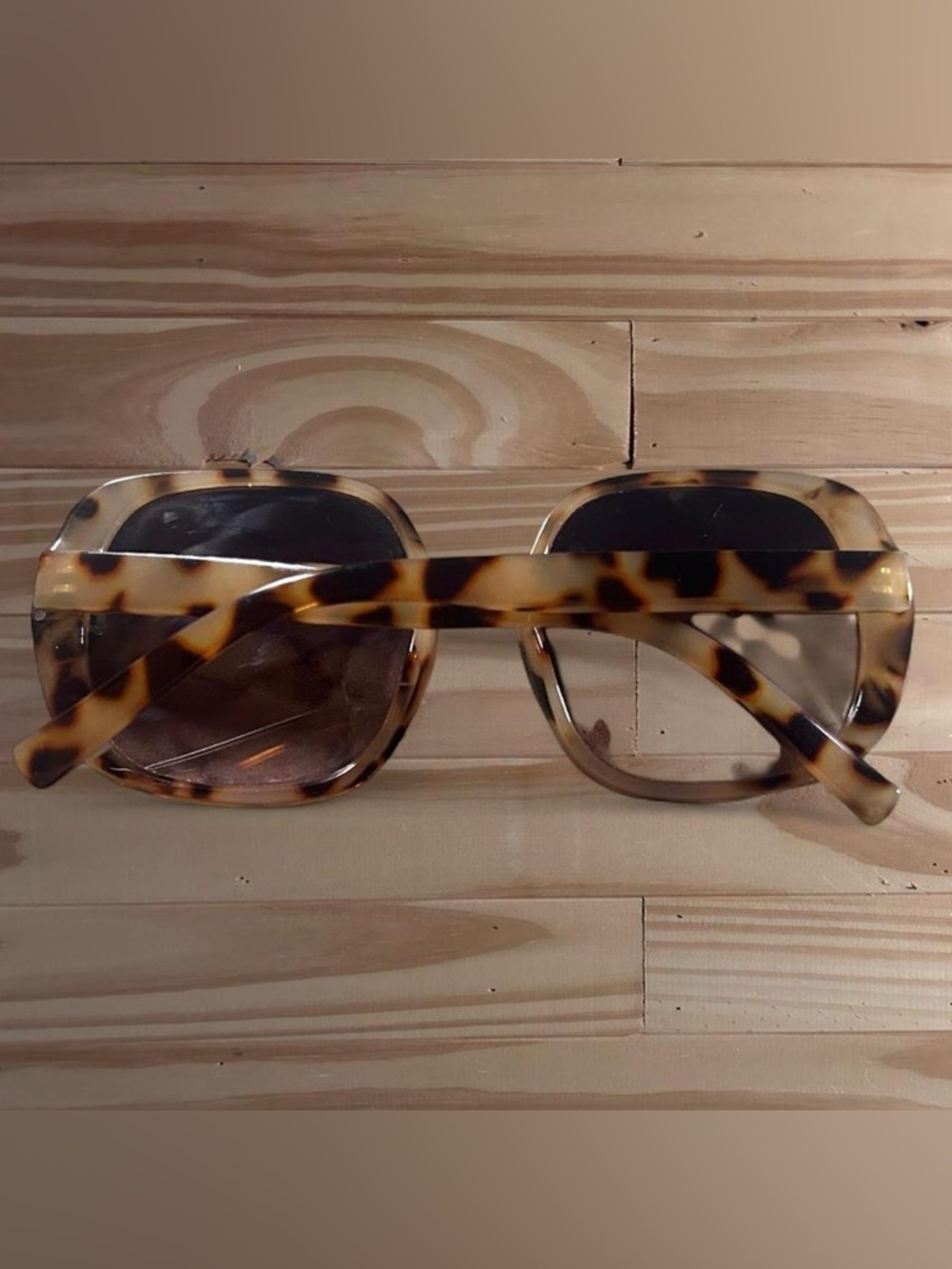 Big retro Tortoiseshell sunglasses with brown lenses - Picture 7 of 8